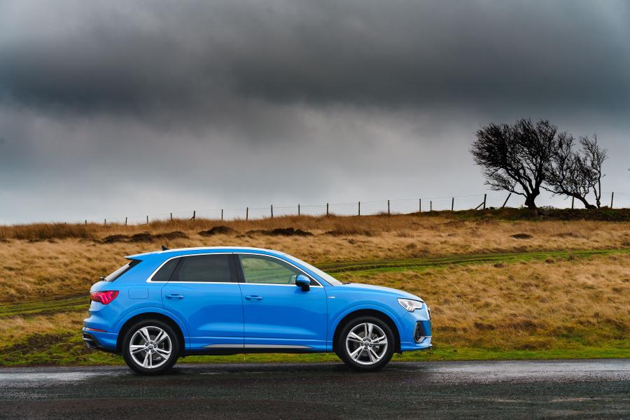  Audi Q3 35 TFSI S-Line (8U) 2018 года  (UK) (фото 8 из 40)